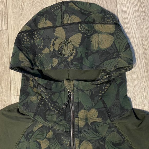 Lululemon hooded jacket with floral jungle pattern - Picture 2 of 5
